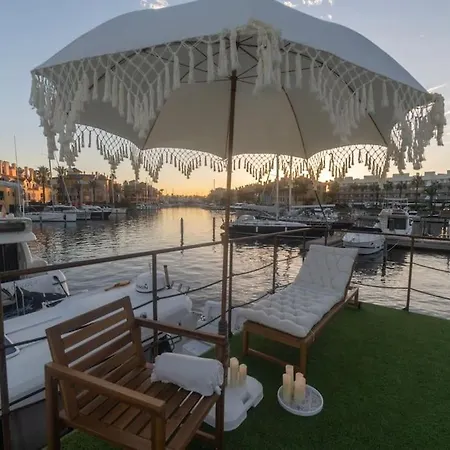 Botel La Maison De La Sotogrande
