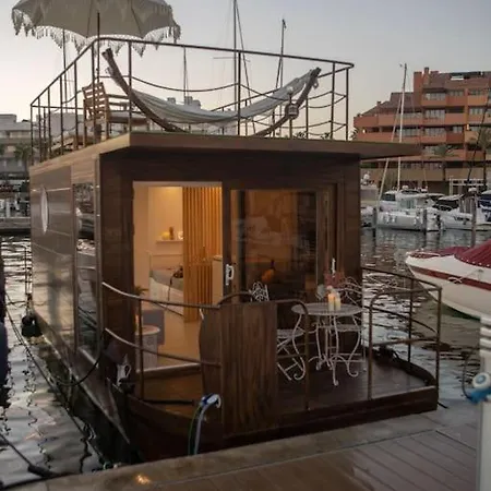 Hotel en barco La Maison De La *